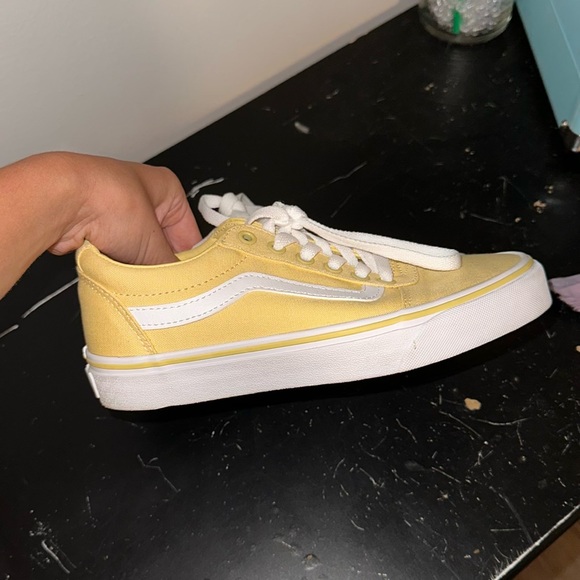 Yellow vans - Picture 2 of 3